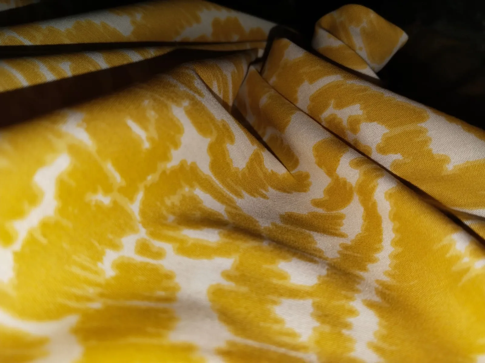 100% Cotton Poplin  Print  YELLOW AND WHITE  58" wide[16060]