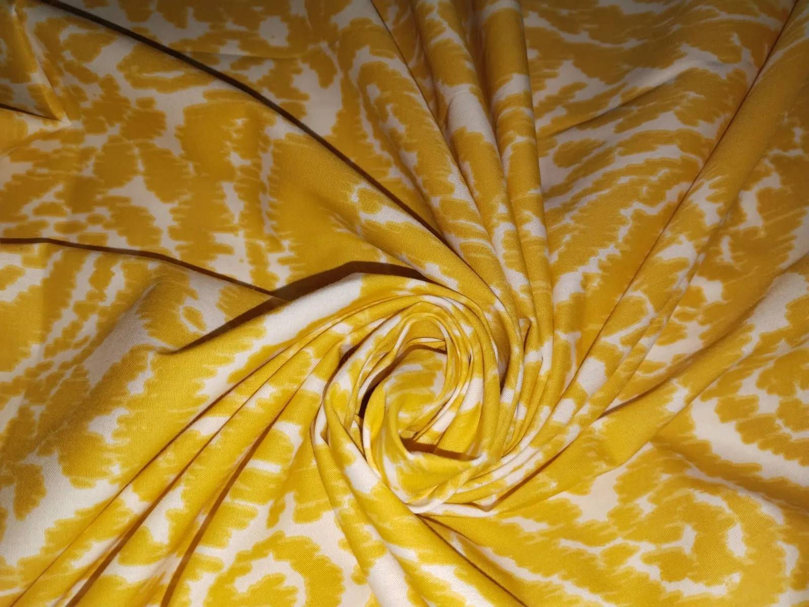 100% Cotton Poplin  Print  YELLOW AND WHITE  58" wide[16060]