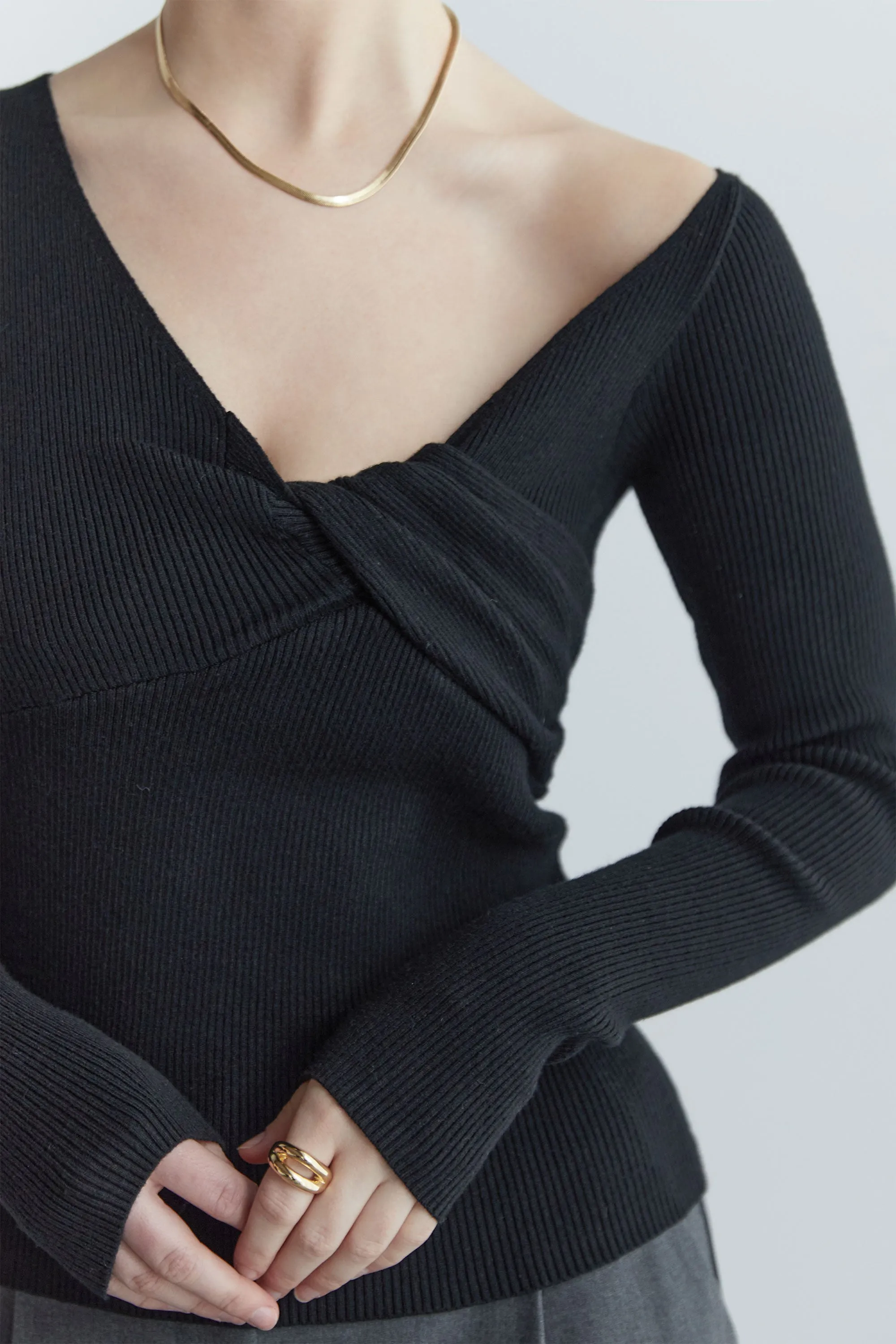 OFF SHOULDER FRONT TWIST SWEATER