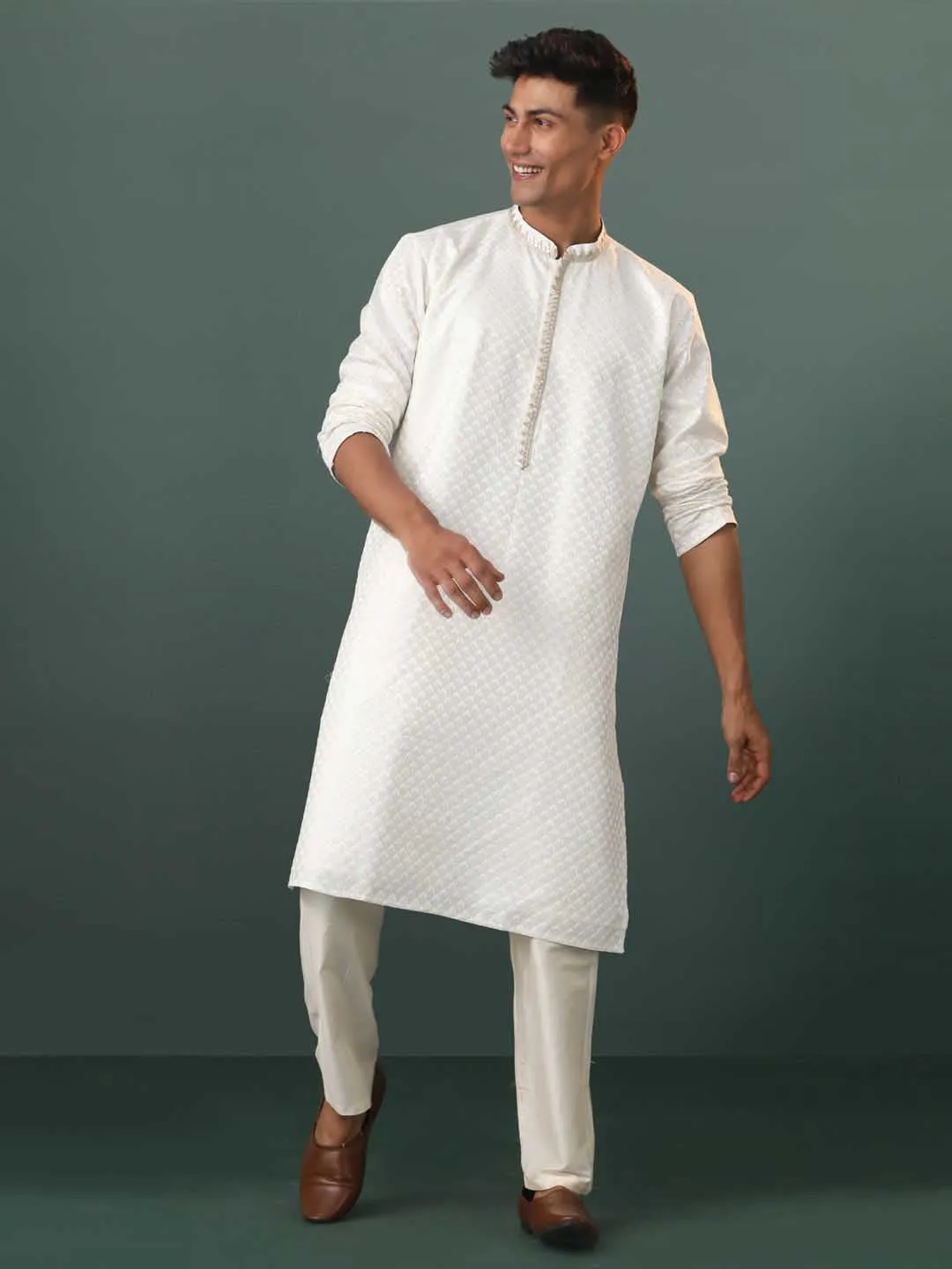 Vastramay White Embroidered Kurta Pyjama Set